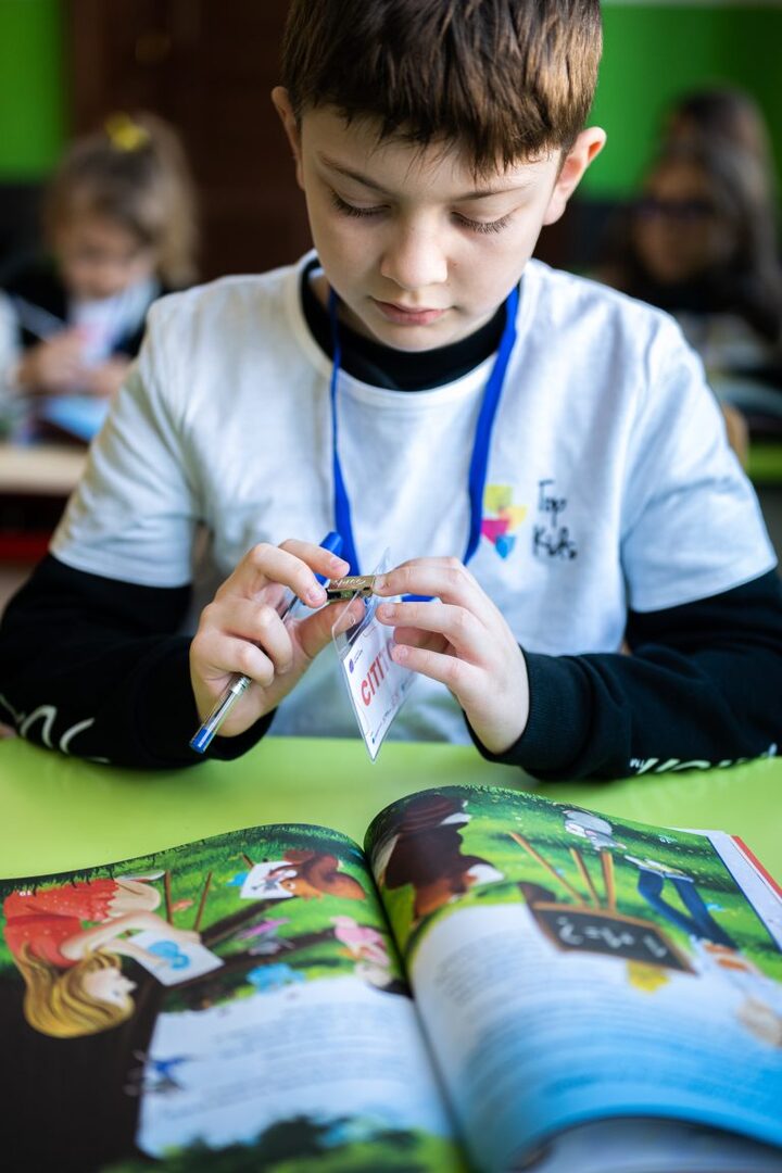 Narativ 2024 - Constitutia pe intelesul copiilor - Alina Dumitrascu 5